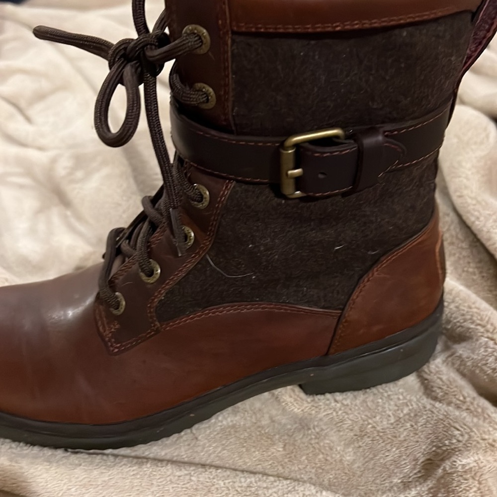 Authentic. Brown UGG W Kesey leather boots w/ zipper closure. - Picture 6 of 8